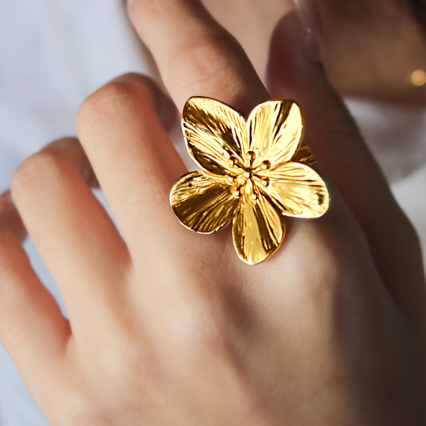 ZY-096 Elegant Flower Ring